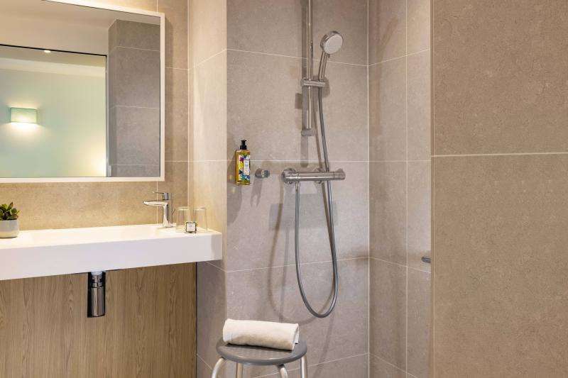 Hôtel Paris Louis Blanc - Bathroom