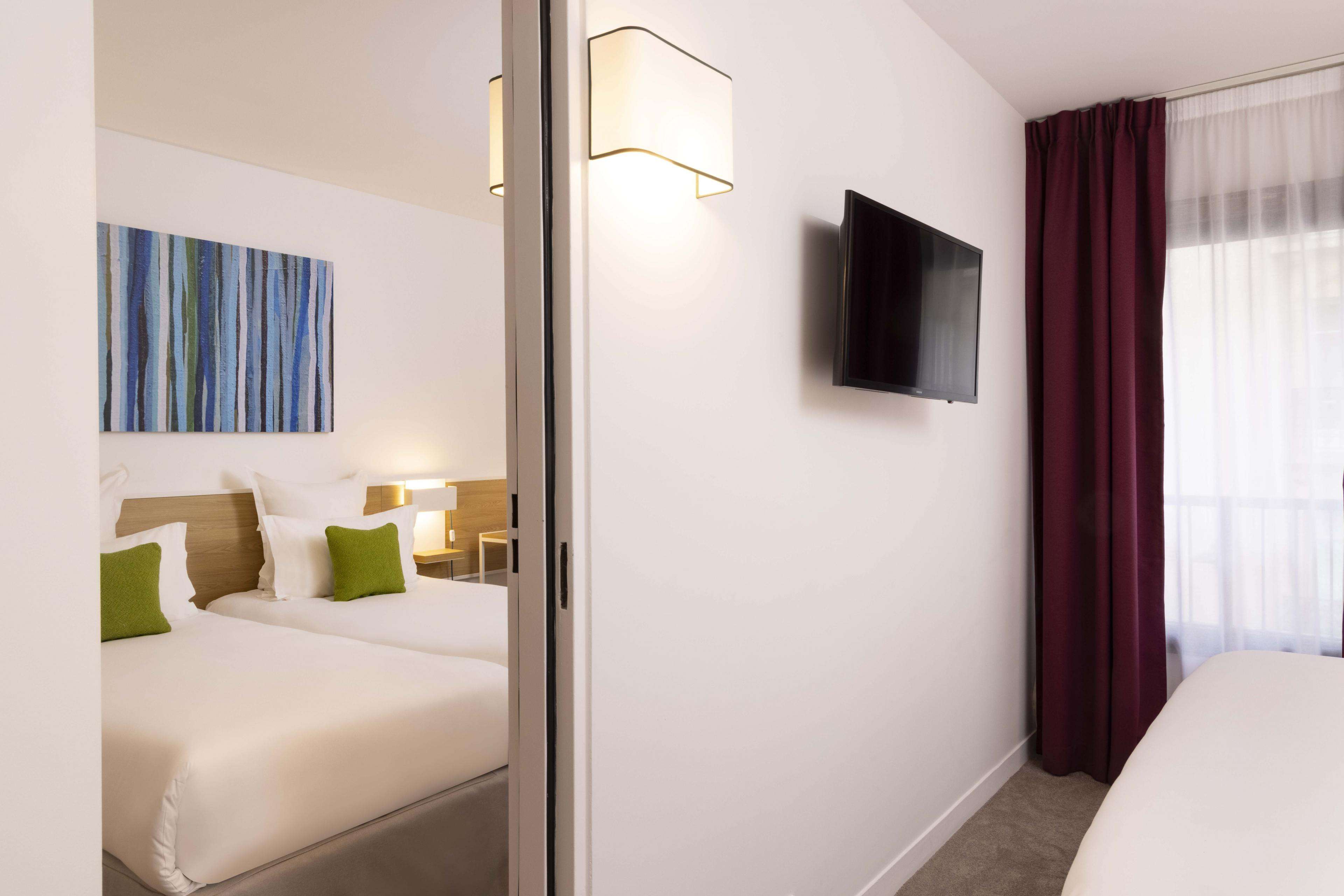 Hôtel Paris Louis Blanc - Room