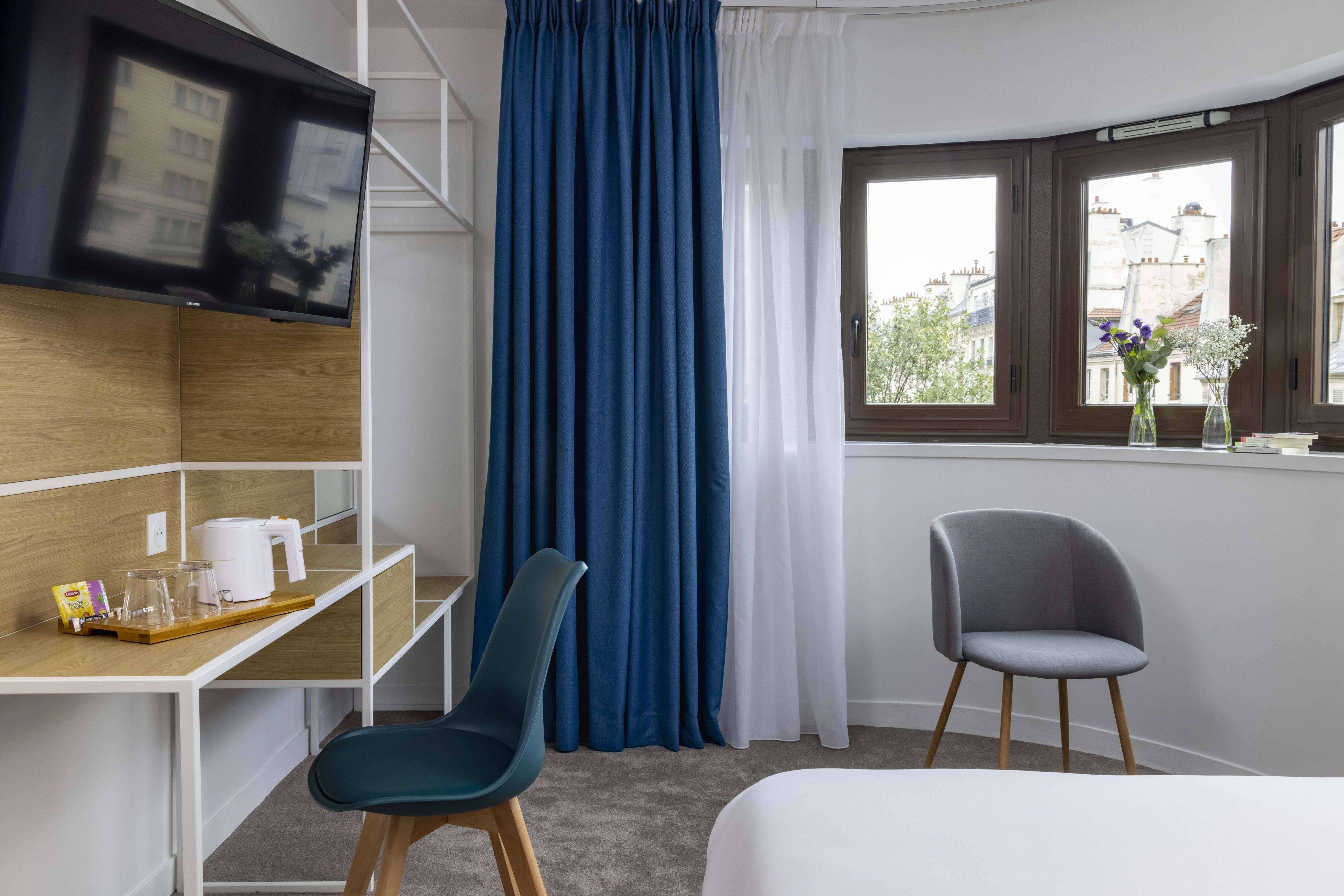 Hôtel Paris Louis Blanc -Rooms