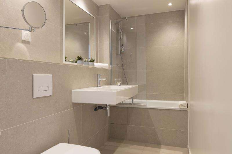 Hôtel Paris Louis Blanc - Salle de bain